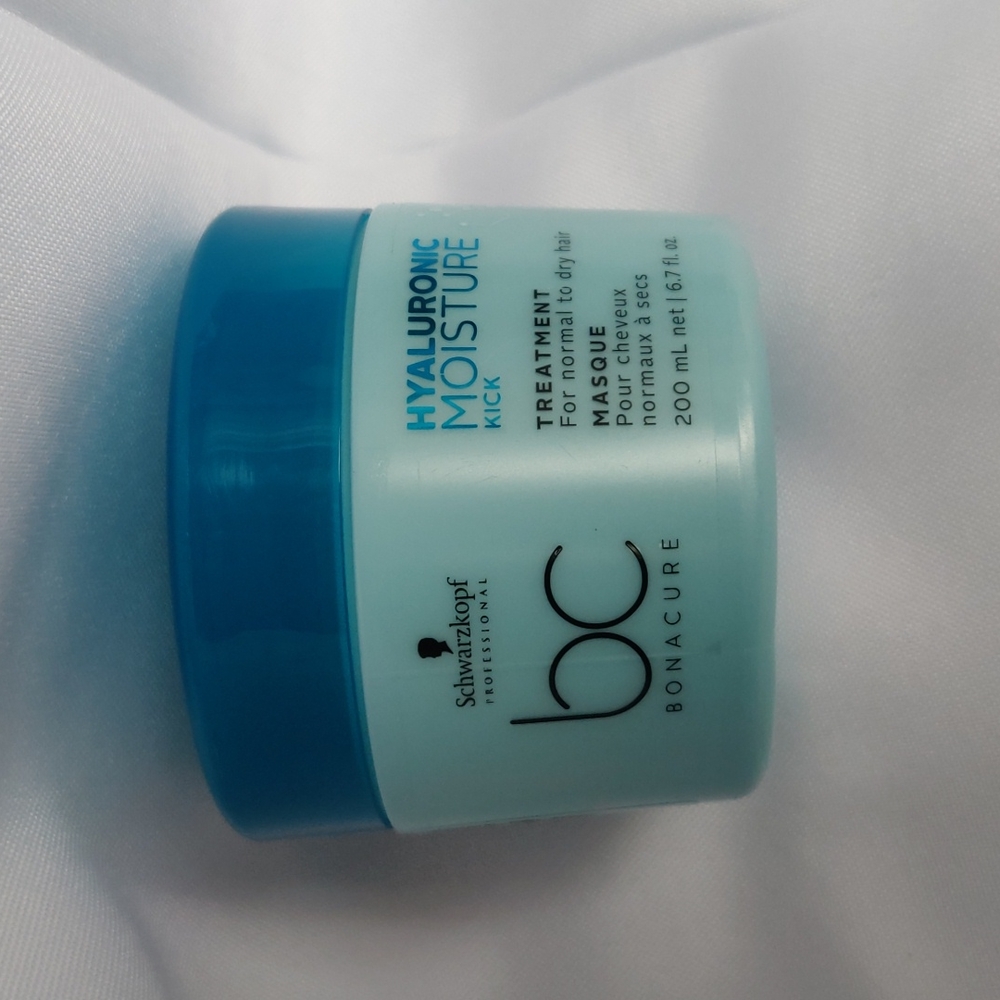 Hyaluronic moisture kick treatment for normal to dry hair by Schwarzkopf